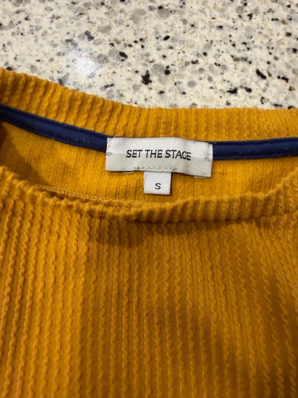 Textured Mustard Button-Hem Pullover Top - Picture 4 of 7